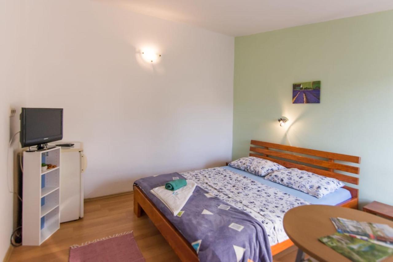 Sobe Rolo Uz More Hotel Biograd Na Moru Exterior photo