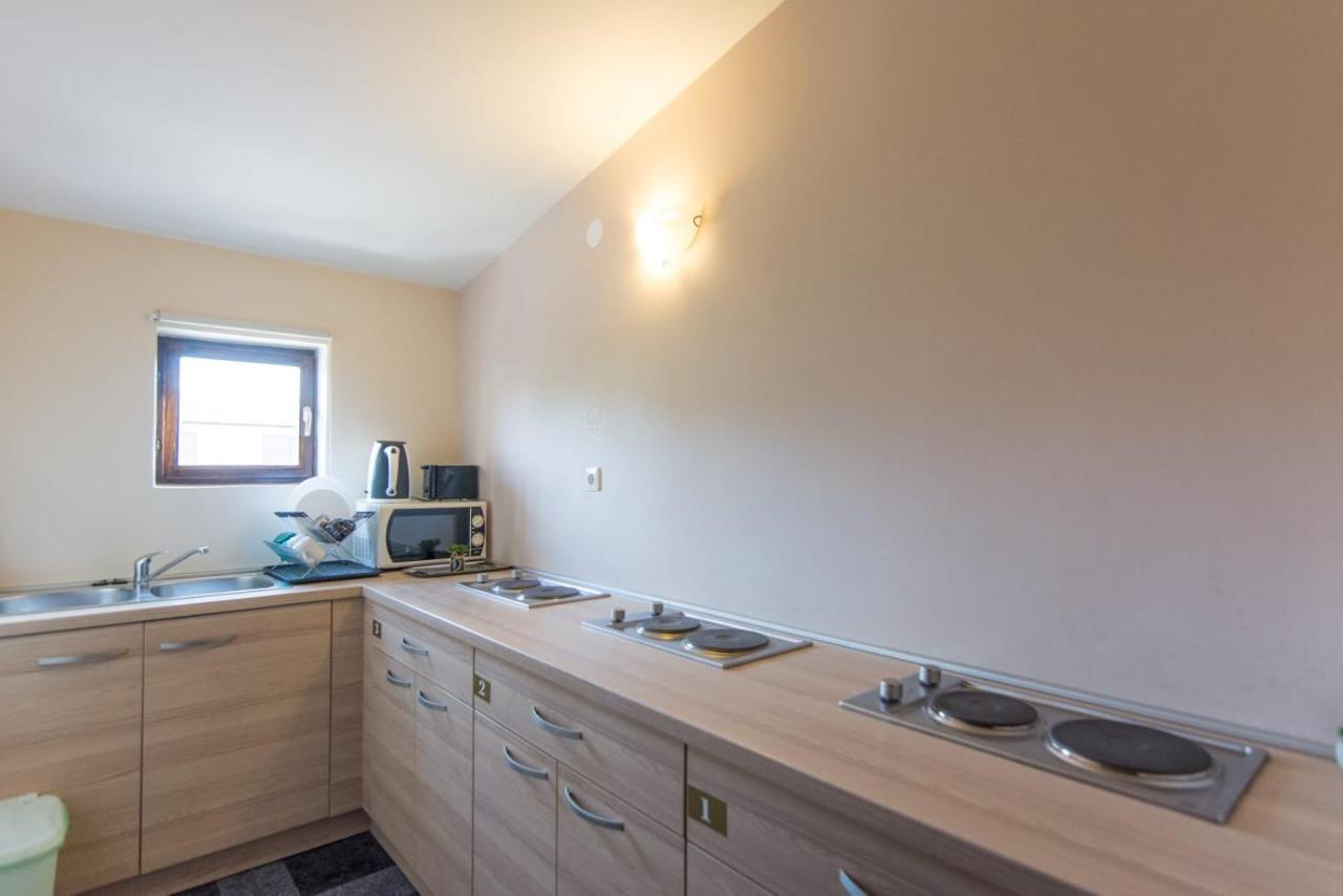Sobe Rolo Uz More Hotel Biograd Na Moru Exterior photo