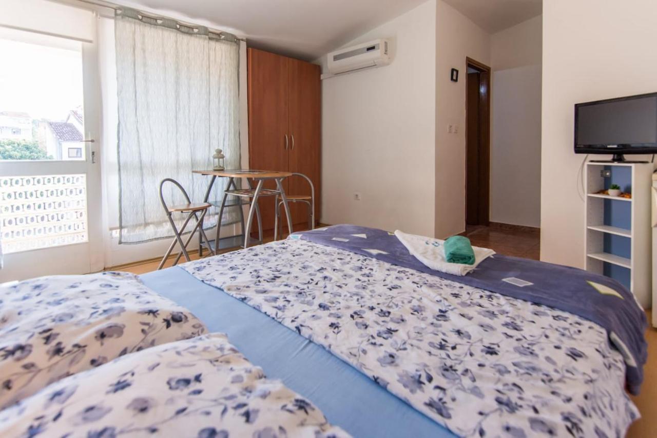 Sobe Rolo Uz More Hotel Biograd Na Moru Exterior photo