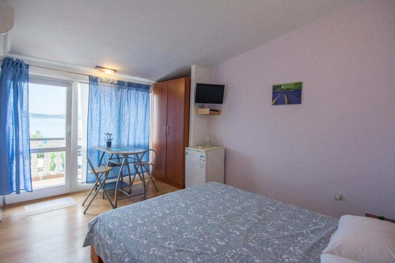 Sobe Rolo Uz More Hotel Biograd Na Moru Exterior photo