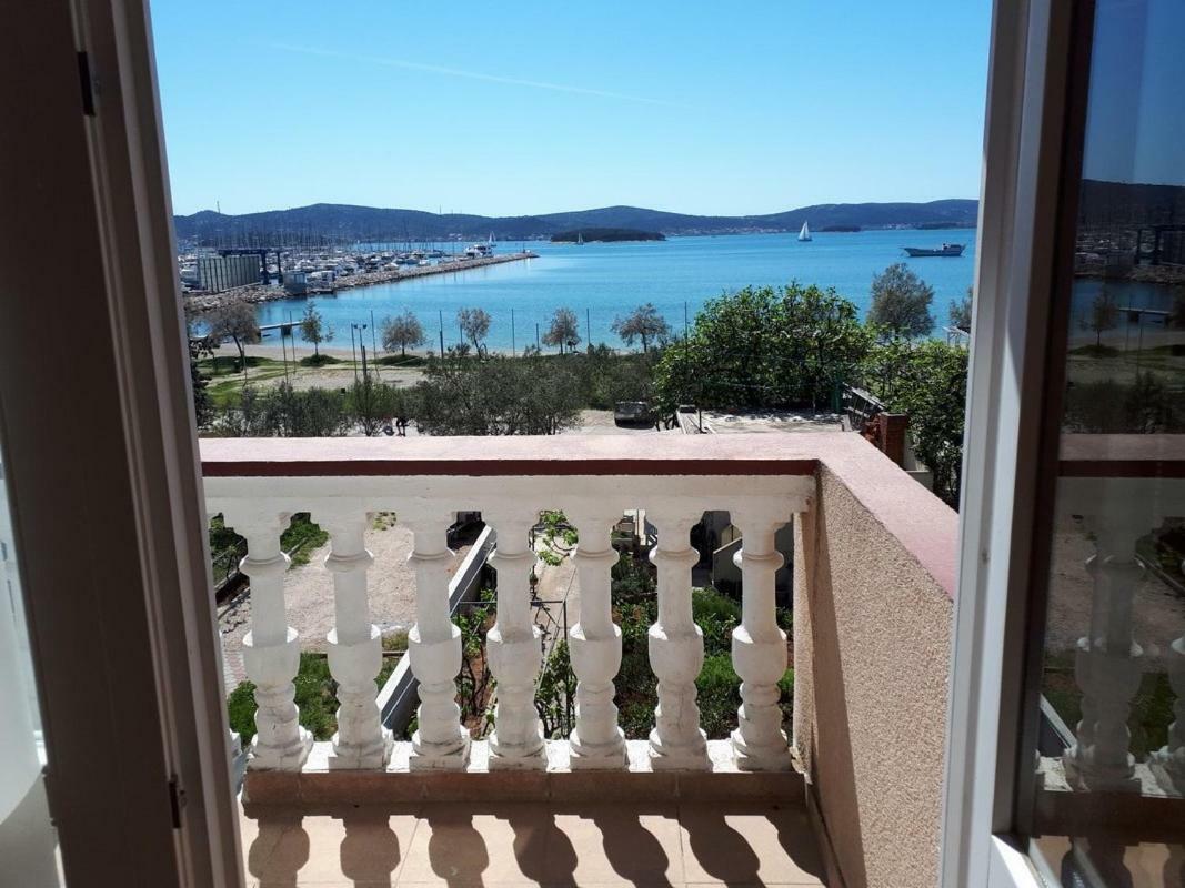 Sobe Rolo Uz More Hotel Biograd Na Moru Exterior photo