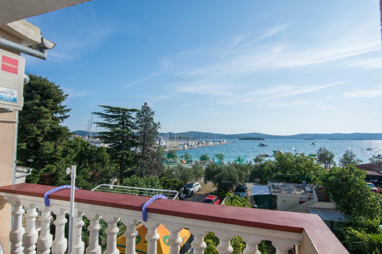 Sobe Rolo Uz More Hotel Biograd Na Moru Exterior photo